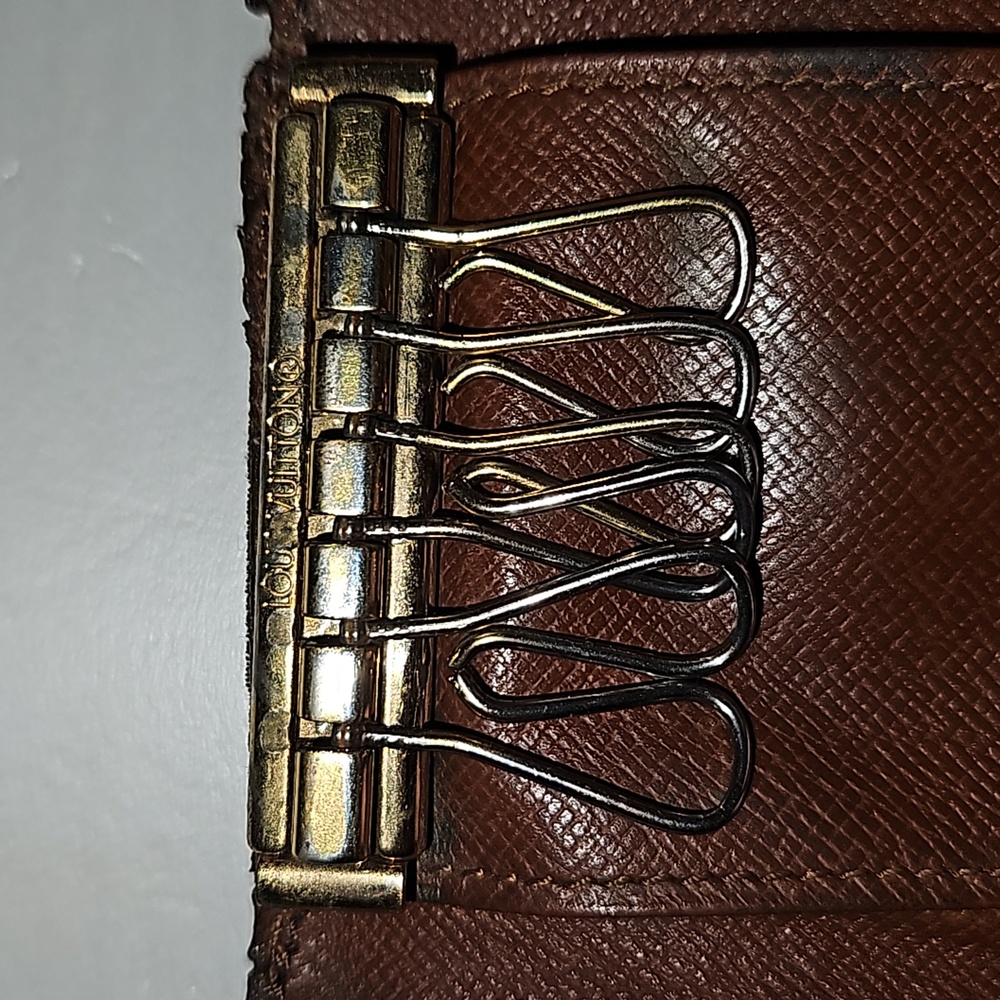 Louis Vuitton 6 Key Holder Monogram *Authentic* - Picture 11 of 17
